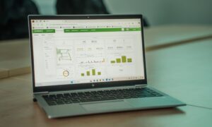 Sensoneo webpage showing maps and statistics on factory waste.